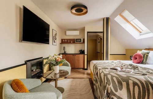 Srodmiescie Hotel | Stylish Apartment with a Garden view