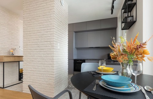Bialoleka Apartment | Stylish Apartment With AC by Renters