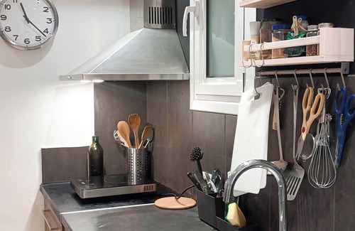 Mousio Apartment | Stylish Apartment with City Views near Athens’ Top Attractions
