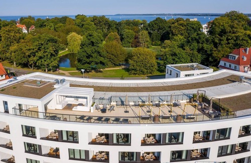 Alt-Travemunde/Ronnau Apartment | Stylish apartment with loggia, right next to the park and only 300 meters to the Baltic Sea -