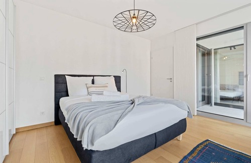 Gasperich Apartment | Stylish Apt in Cloche dOr w balcony