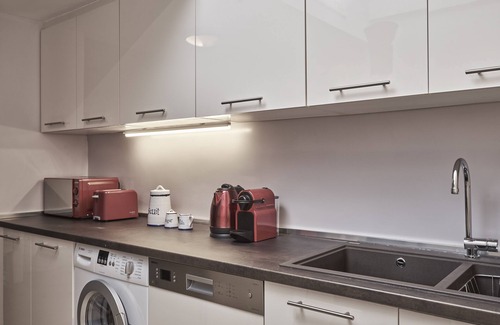 Mousio Apartment | Stylish Apt in the City Center