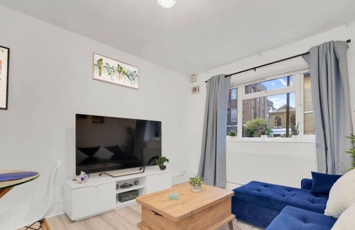 Mildmay Apartment | Stylish Apt w Kingsize Bed near Arsenal FC Stadium