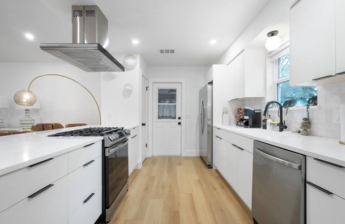 Gracywoods House | Stylish Austin Escape – 4BR, 2BA, Minutes from Domain & Q2 Stadium