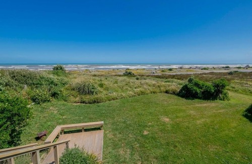 Te Horo Beach House | Stylish beach front house with stunning views