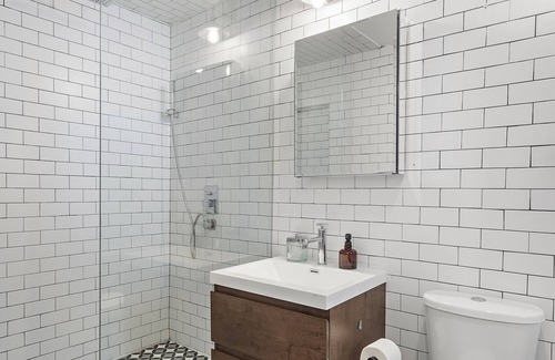 Bedford-Stuyvesant Hotel | Stylish Bed-Stuy 2brdm, 2.5 bath