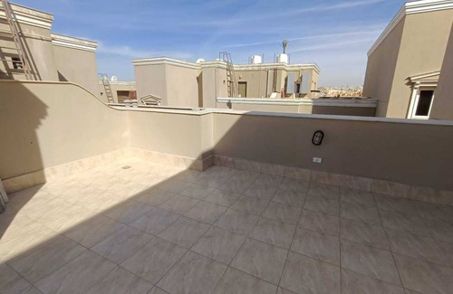 Al-Khalifa Apartment | Stylish Bedroom Apartment. Secure Compound Luxury Furnishings & Spacious Rooftop