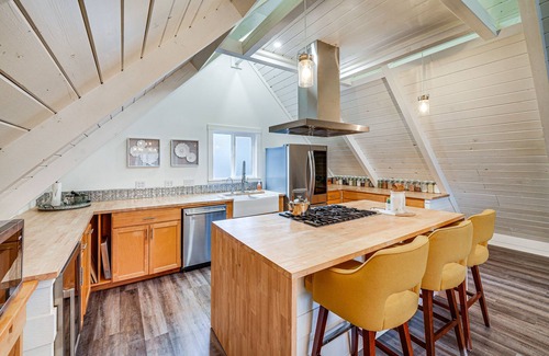 Geneva House | Stylish Bellingham Home w/Lake + Mountain Views!