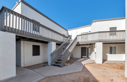 Camelback East Condo | Stylish Biltmore Condo w/Pools, Mtn Views & Wi-Fi