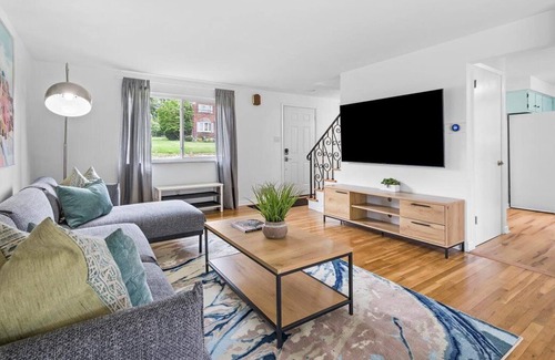 Pittsburgh House | Stylish & Bright 4Bdrm House on Mt Troy/Pittsburgh