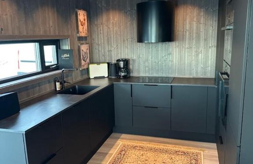 B House | Stylish cabin at Lifjell with jacuzzi and sauna