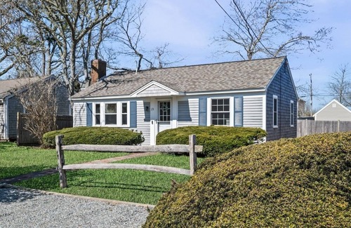West Yarmouth House | Stylish Cape Escape | Walk to Beach | Central AC