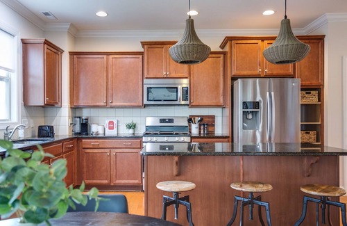Cary House | Stylish & Centrally Located Home