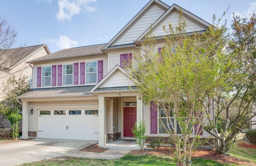 Cary House | Stylish & Centrally Located Home