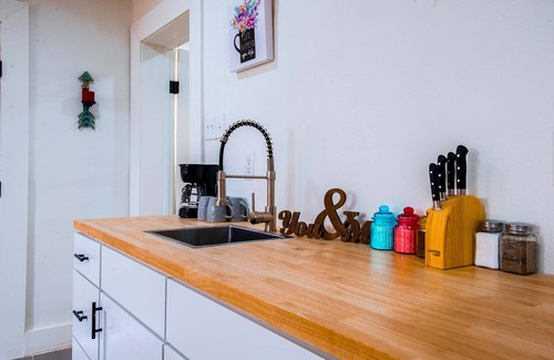 El Paso Apartment | Stylish Charming Guesthouse in Central El Paso Edit