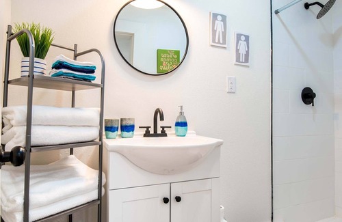 El Paso Apartment | Stylish Charming Guesthouse in Central El Paso Edit
