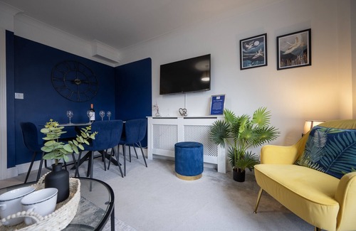 Canterbury House | Stylish city 4-Bed house with Garden & Parking