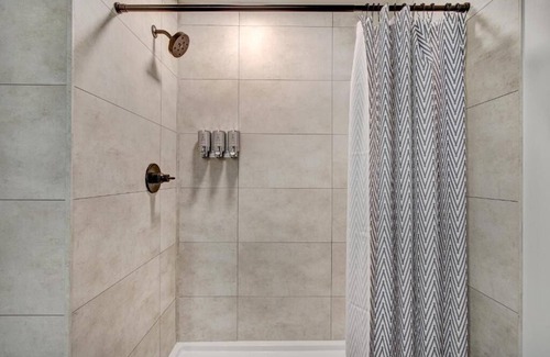 Silverthorne Hotel | Stylish City Getaway – Walk to Dining, Art, Shopping & the Heart of Downtown