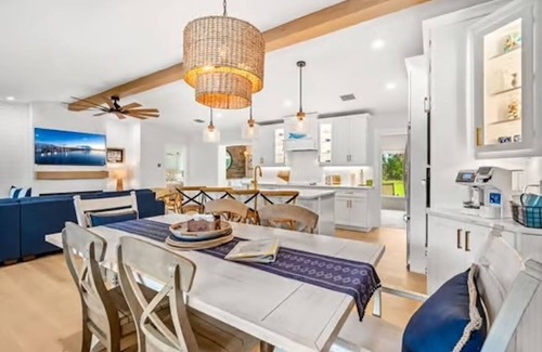 Melbourne Beach House | Stylish Coastal Beach Retreat - Hanging Bed, Steps to Sand & Private Access