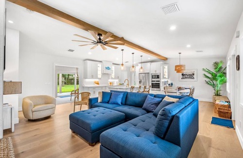 Melbourne Beach House | Stylish Coastal Beach Retreat - Hanging Bed, Steps to Sand & Private Access