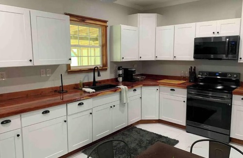 Eastman Other | Stylish, comfortable, and private Guest House.