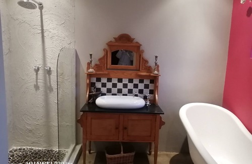 Valhalla Bed & Breakfast | Stylish & comfortable. Close to golf course, shopping & hiking