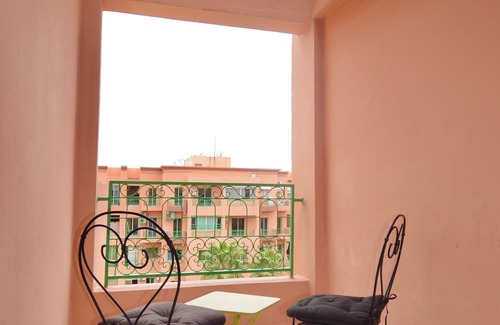 Semlalia Apartment | Stylish & Comfy Gem: 5 Star Location ~ Pool ~ Balcony!