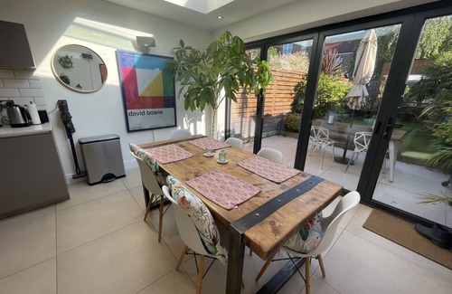 Fulwell and Hampton Hill House | Stylish & comfy home near Bushy Park