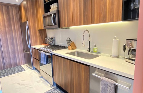 Emiliano Zapata Condo | Stylish condo in Romatic Zone, rooftop pool, gym, hot tub