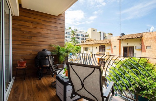 Emiliano Zapata Condo | Stylish condo in Romatic Zone, rooftop pool, gym, hot tub