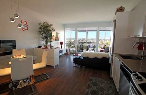 Downtown Victoria Condo | Stylish condo in the BEST Location! Spectacular Views, Secure Parking, Laundry