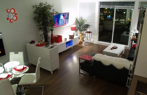 Downtown Victoria Condo | Stylish condo in the BEST Location! Spectacular Views, Secure Parking, Laundry