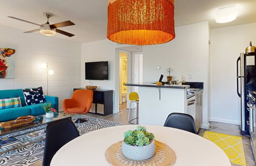 Travis Heights Condo | Stylish condo w/WiFI, full kitchen, shared pool, balcony, and downtown views