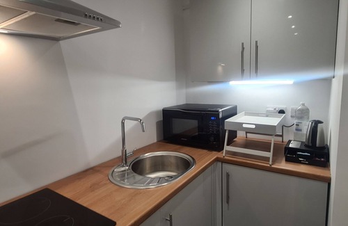 Coalpit Heath Apartment | Stylish contemporary studio apartment in the heart of Yate Bristol