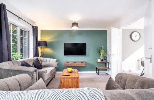 Peterborough House | Stylish & Convenient 3 Bedroom House - Perfect for Contractors and Leisure Guests - Sleeps up to 5