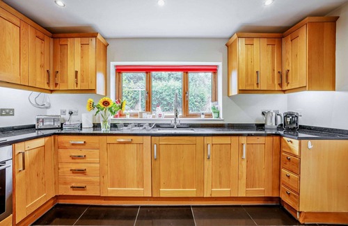 Chipping Norton Cottage | Stylish Cotswold holiday cottage with a superb garden - Windrush, Salford