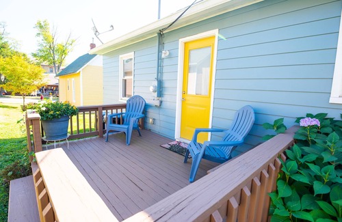 Nashville Cottage | Stylish cottage 1 block from main drag in Nashville. Pet Friendly!