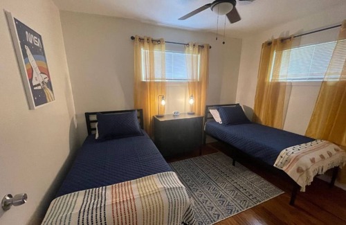 Northside Cottage | Stylish Cottage 220 - Free Parking - Self Check-in