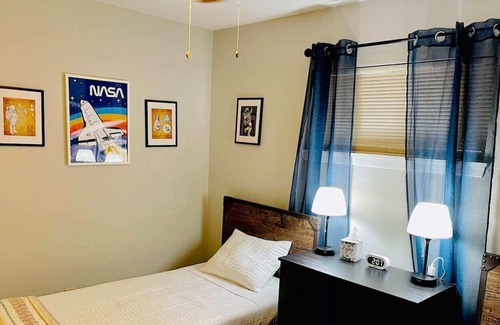 Northside Cottage | Stylish Cottage 222 - Free Parking - Self Check-in