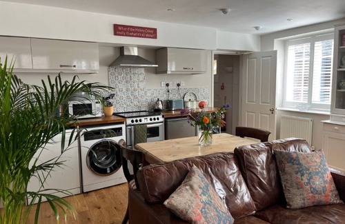 Piddletrenthide Cottage | Stylish Cottage Escape in Piddlehinton, West Dorset. Pet friendly!