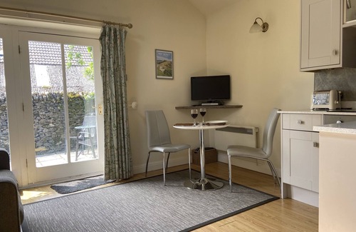 Chelmorton House | Stylish cottage for 2 guests, pet friendly, dining pub nearby, Chatsworth 10m.
