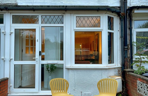 North Ferriby House | Stylish cottage in vibrant riverside village