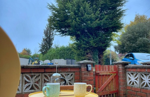 North Ferriby House | Stylish cottage in vibrant riverside village