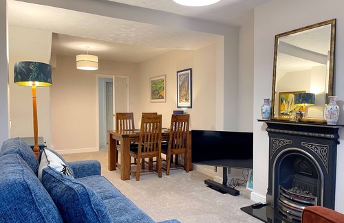 North Ferriby House | Stylish cottage in vibrant riverside village