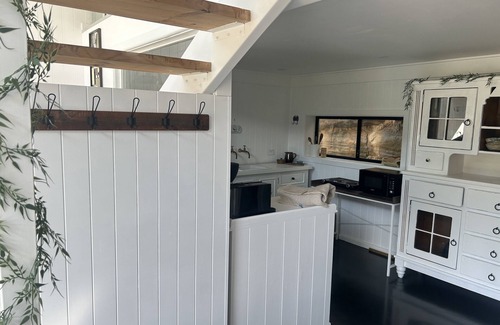 Wisemans Ferry House | Stylish country guesthouse escape one hour from Sydney