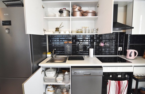 Bagcilar Apartment | Stylish cozy 1 bedr apart & balcony