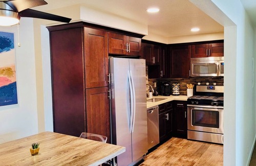Thousand Oaks Apartment | Stylish & Cozy 1BR Retreat Perfect for Work & Travel Prime Location!