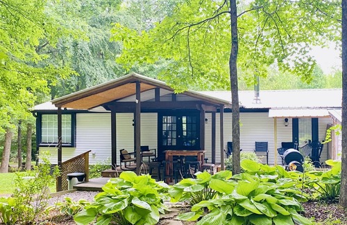 Franklinton House | Stylish Cozy Cottage Snuggled in a Zen Botanical Oasis UNDER THE STARS!