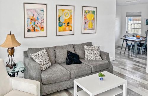 Harbor Village Apartment | Stylish & Cozy Home Close To Beach- Free Parking, Private, Backyard, Laundry