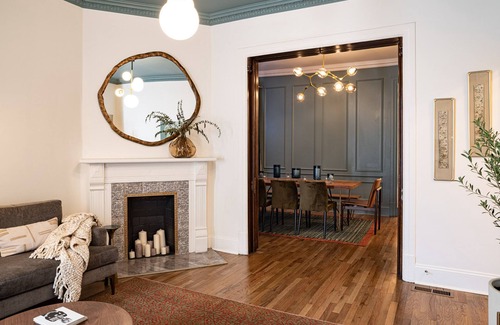 Sheffield and DePaul Apartment | Stylish Designer Apartment near DePaul - Lincoln Park